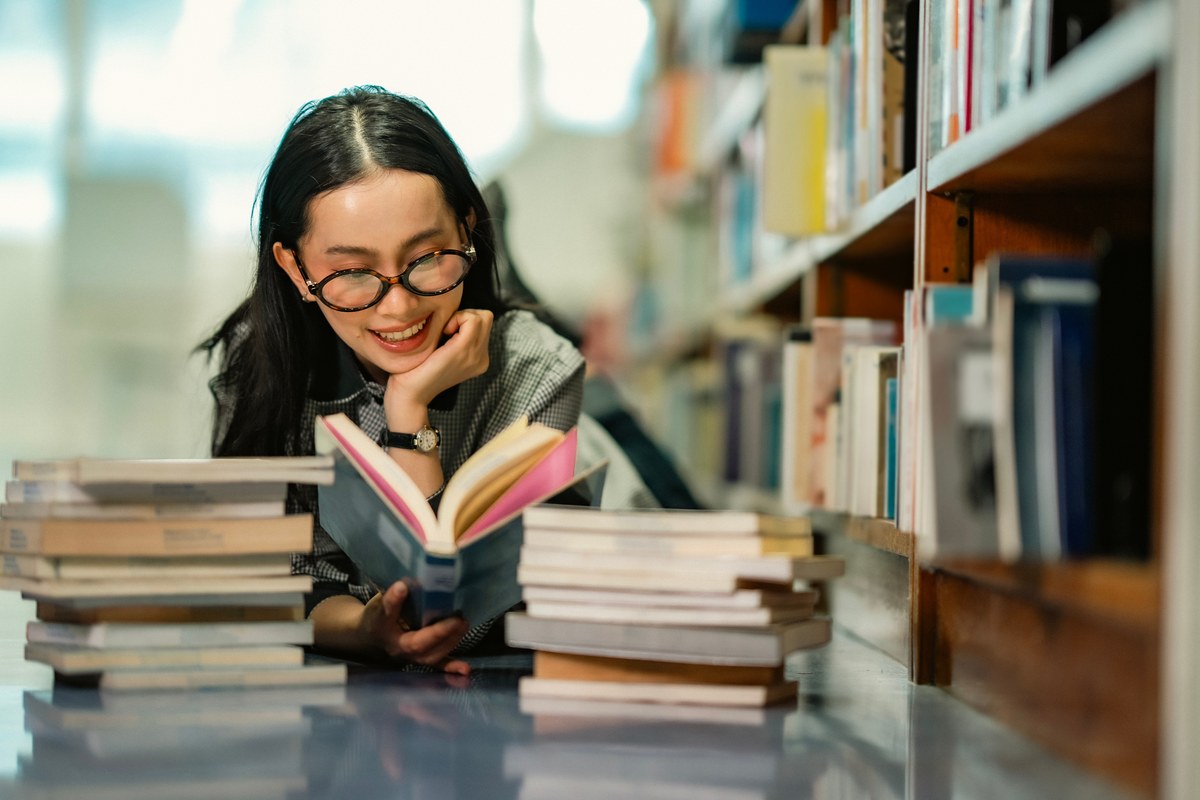 Young woman reading in a library