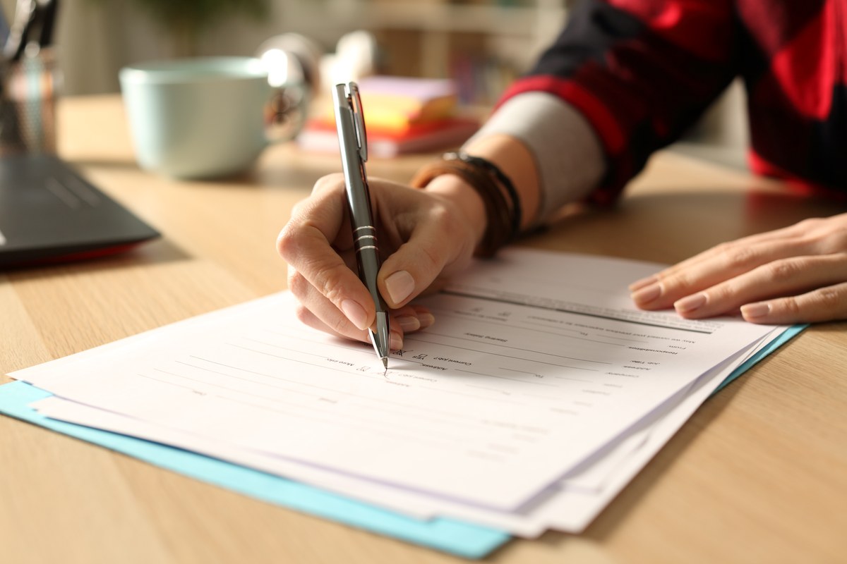 Hand filling in a registration form